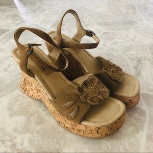 mudd floral sandals